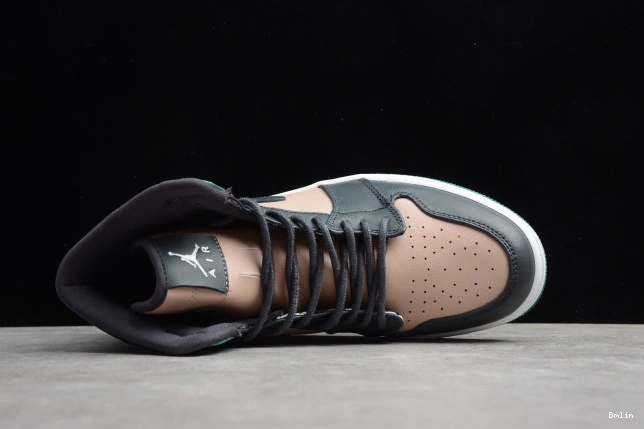 Boostmaster lin Bio Jordan Retro 1 AH7389-203 High Beige Mystic Air Green Anthracite 0820